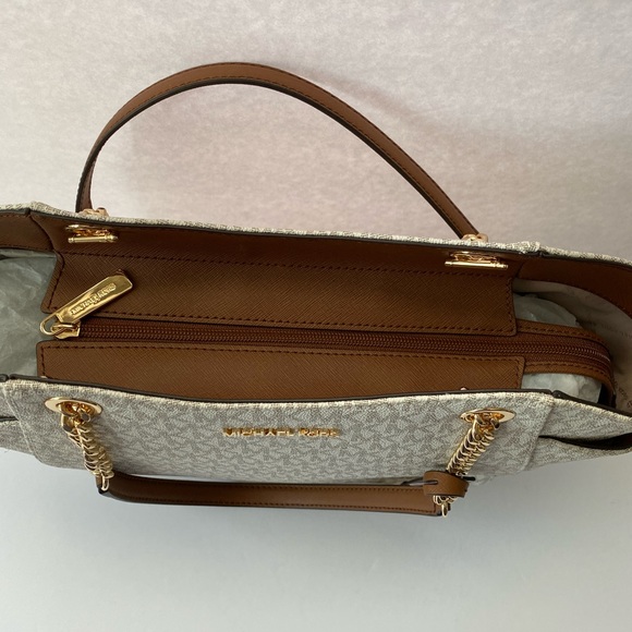 MICHAEL KORS JET SET TRAVEL SHOULDER BAG - Picture 4 of 10